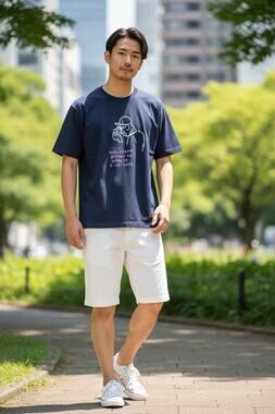 Uniqlo UT X Jason Polan "Man Taking Pictures on Mercer" T-Shirt Size: Small